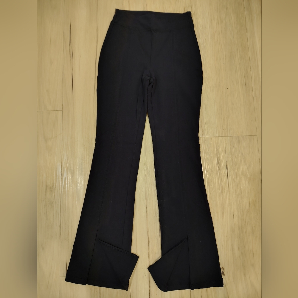 Alo High-waist Flutter Flares - Picture 2 of 5